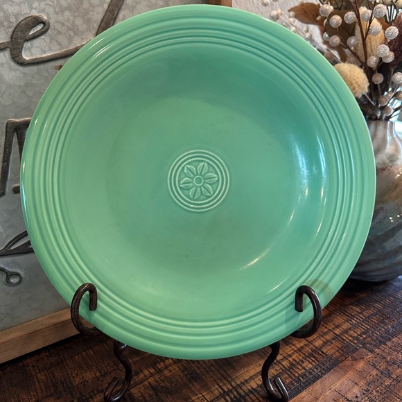 RETIRED SET OF 2 Oneida Petals Sea Foam/Willow Green Dinner Plates 10.75in - Picture 2 of 4